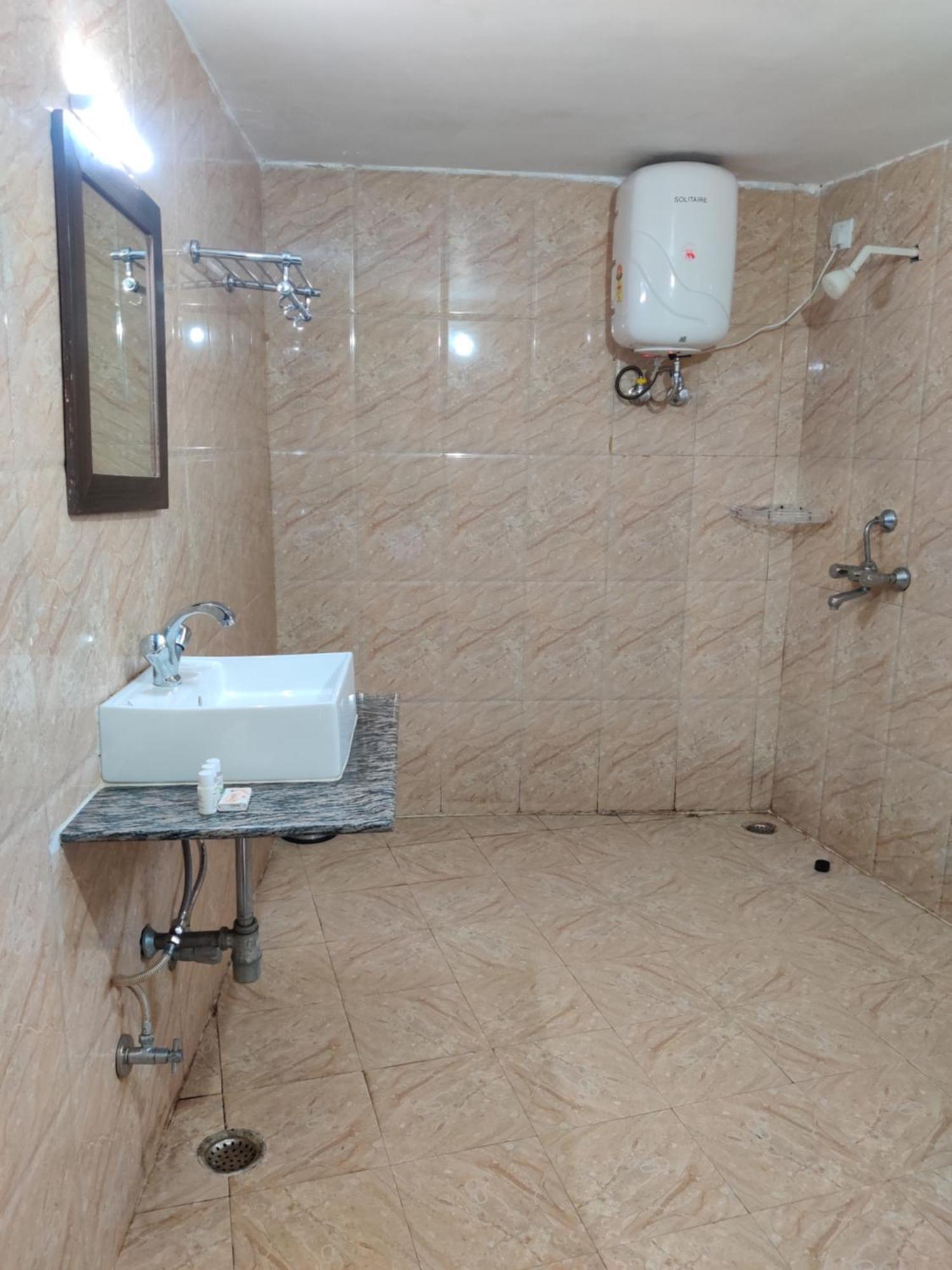 Kunwar Residency Hotel Rishikesh Bilik gambar